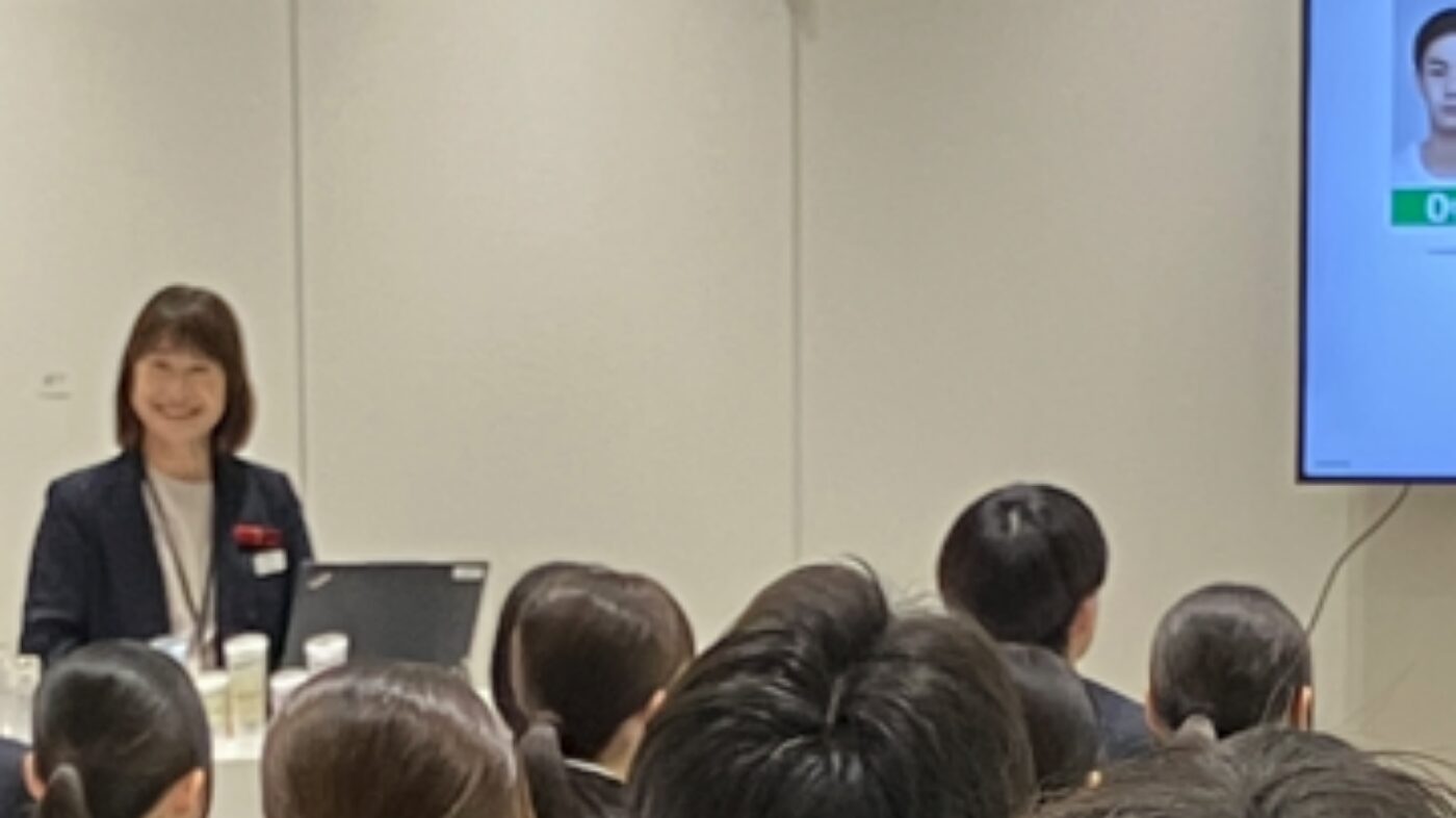 化粧のちからで笑顔を広げる！クイズと体験で学ぶ高齢者サポート講座のプログラムimage2